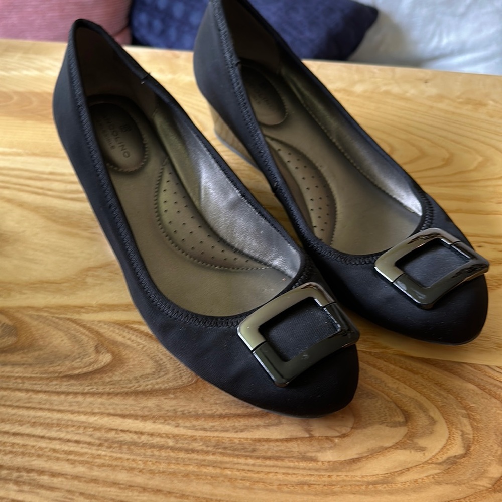 Super plush comfortable wedge shoes.